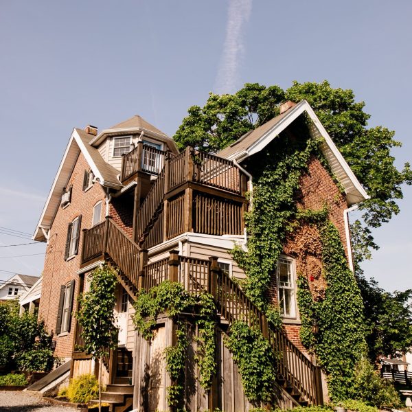 Attic_AirBnB_0001-min